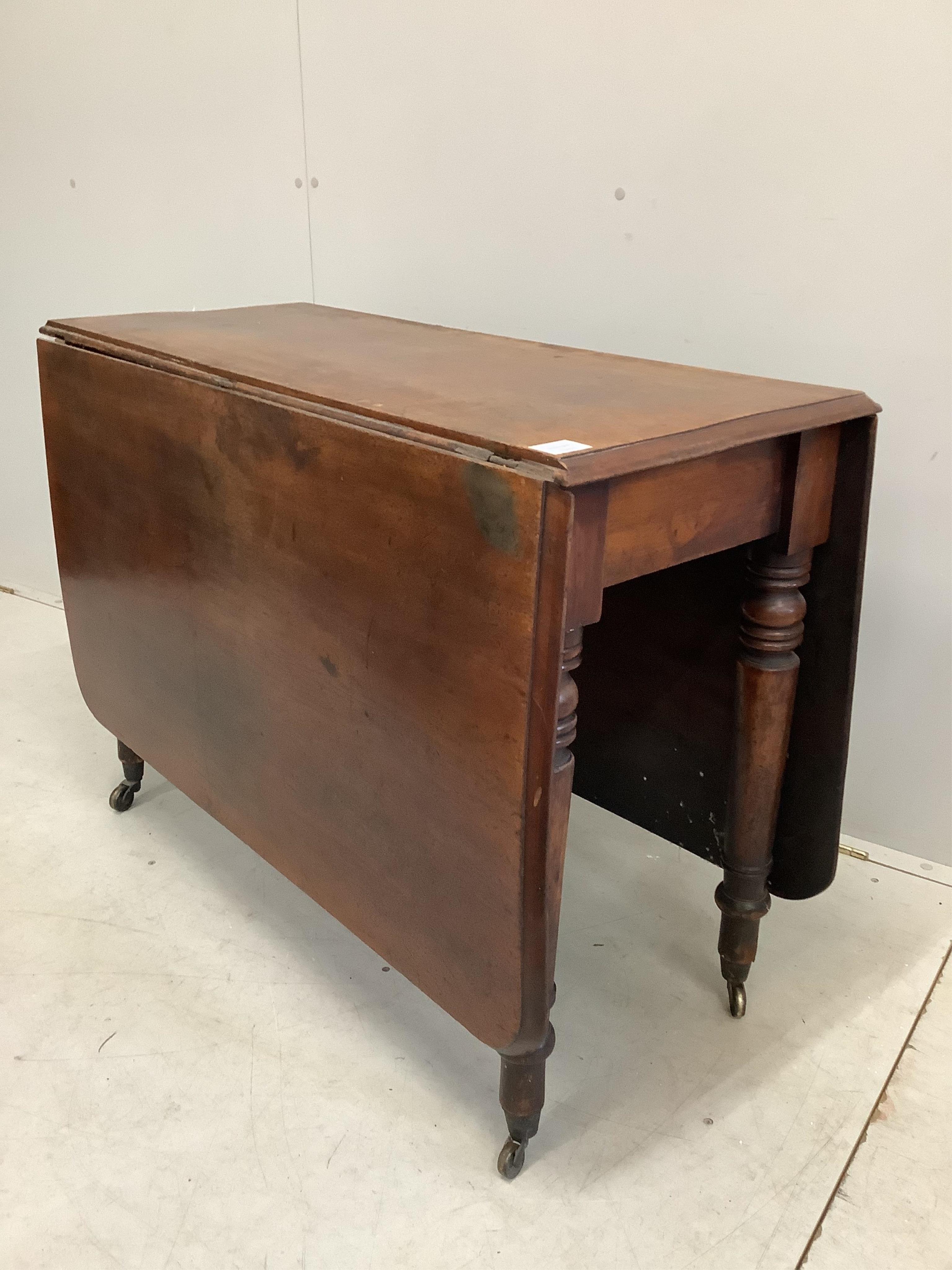A Victorian mahogany drop leaf dining table, width 105cm, height 74cm